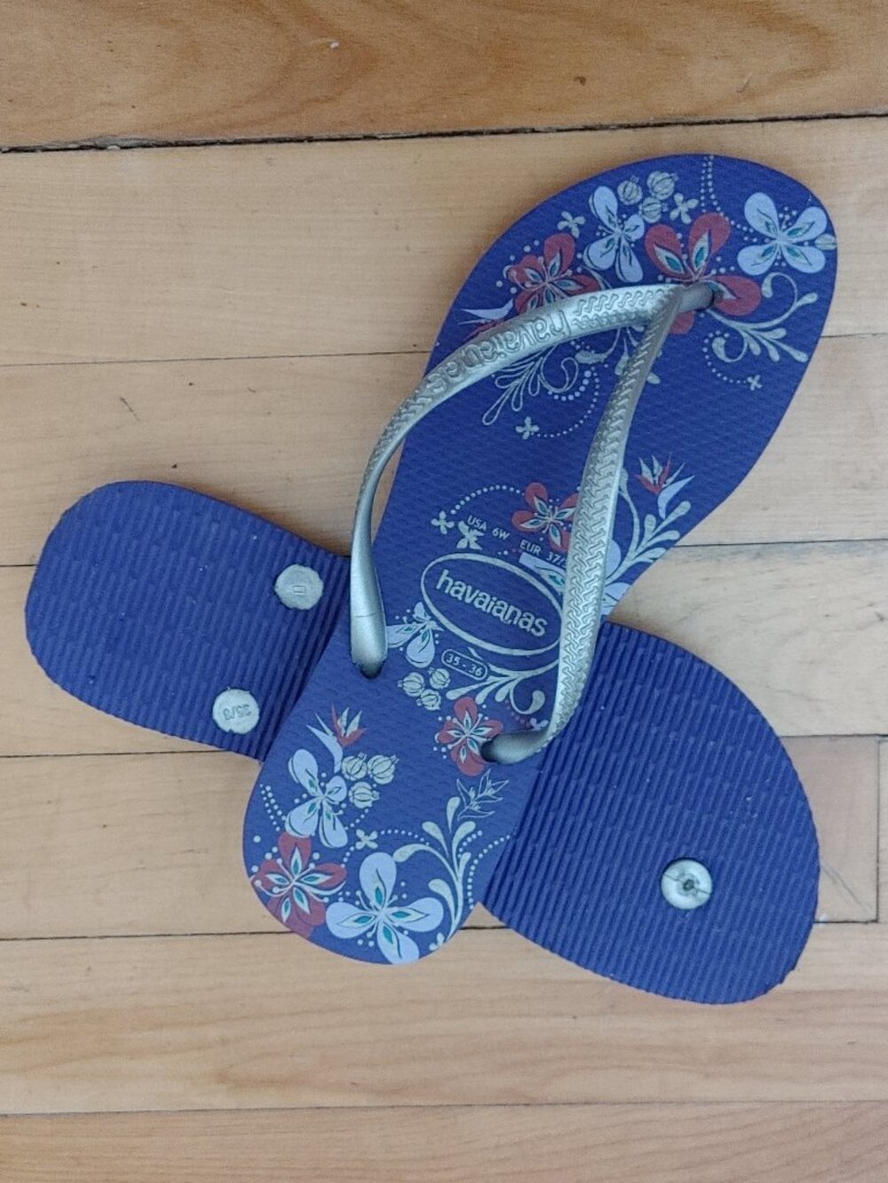 Havianas flip flops (us 6W, EU 37/38)